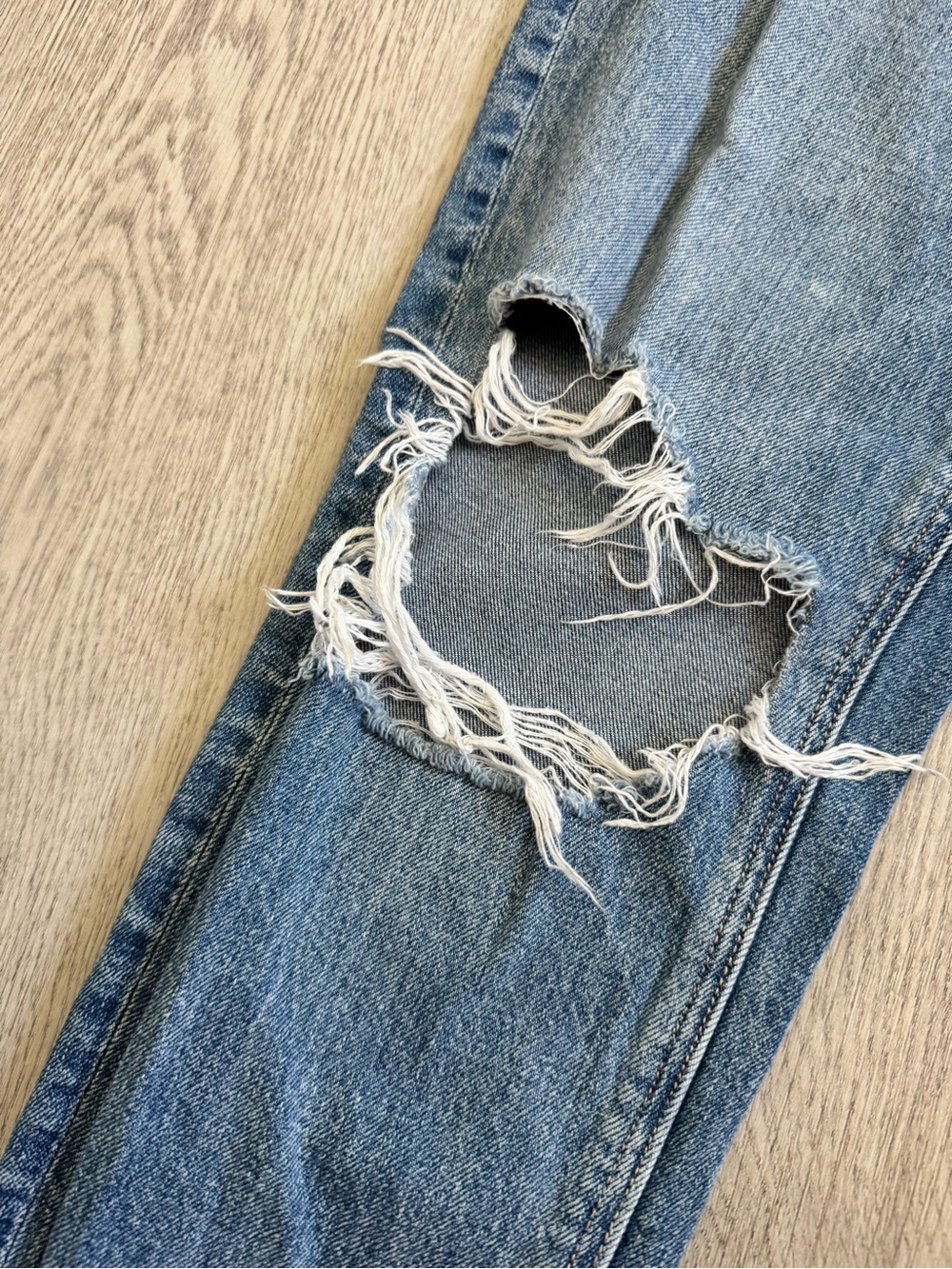 American Eagle Outfitters Distressed Medium Blue High-Rise Mom Jeans - Picture 5 of 8